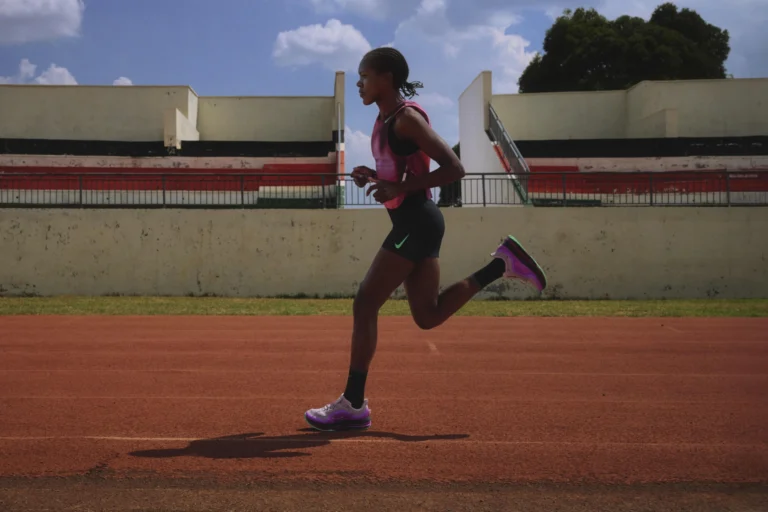 Nike lança coleção com Faith Kipyegon e une performance, cultura e empoderamento feminino