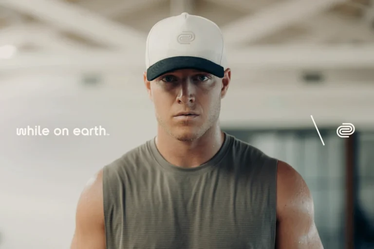 Christian McCaffrey, da NFL, abandona a Nike para apostar na While on Earth.