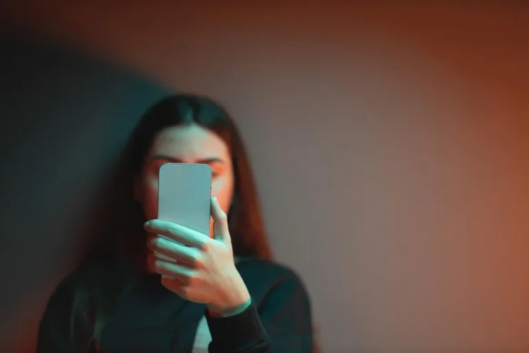 Gen Z troca terapeutas por chatbots: revolução ou risco na saúde mental?