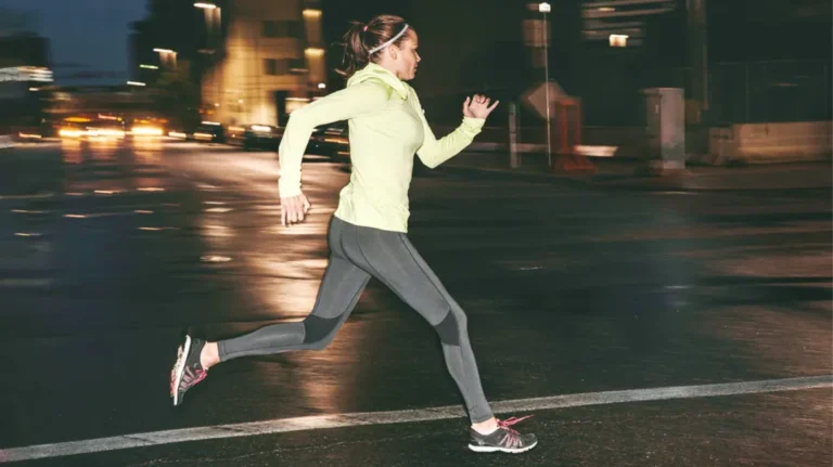 A corrida virou balada? Como os eventos noturnos estão redefinindo o fitness no Brasil
