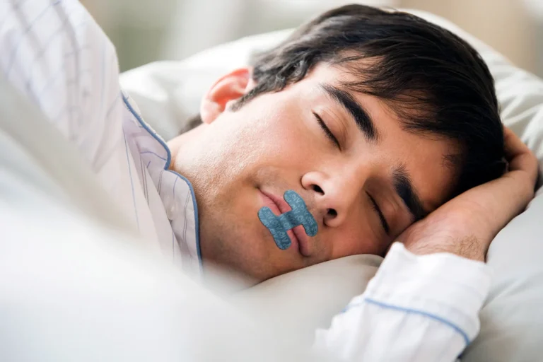 Mouth Taping: o “hack” de sono que pode virar um pesadelo