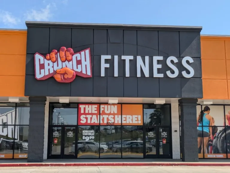 Crunch Fitness: Texas Aquece com Megagym e o Toque de Vince Young!