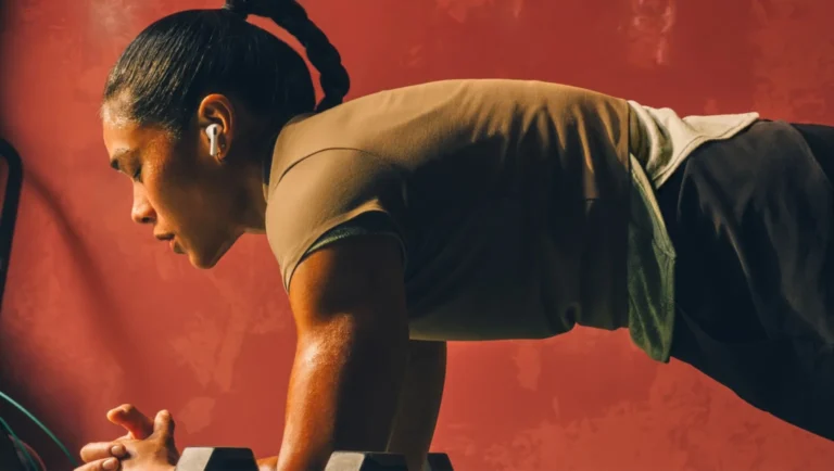 Apple quer ser seu personal trainer: o que muda com os novos AirPods e Watch Ultra?