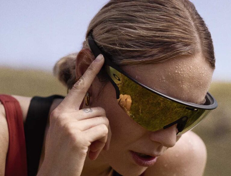 Oakley e Meta miram atletas de elite com óculos inteligentes de R$ 2.500