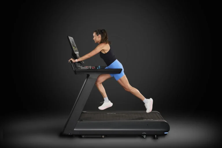 A esteira virou máquina de força: a nova aposta da Precor