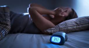 O preço de uma noite mal dormida: um ano a mais para o seu cérebro