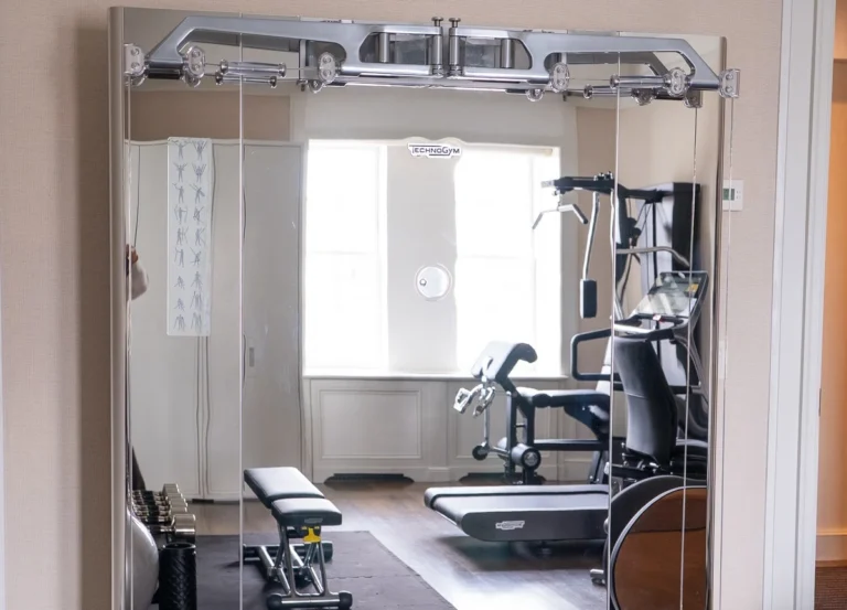 Como o Hotel The Mark está transformando a suíte em uma academia de luxo?