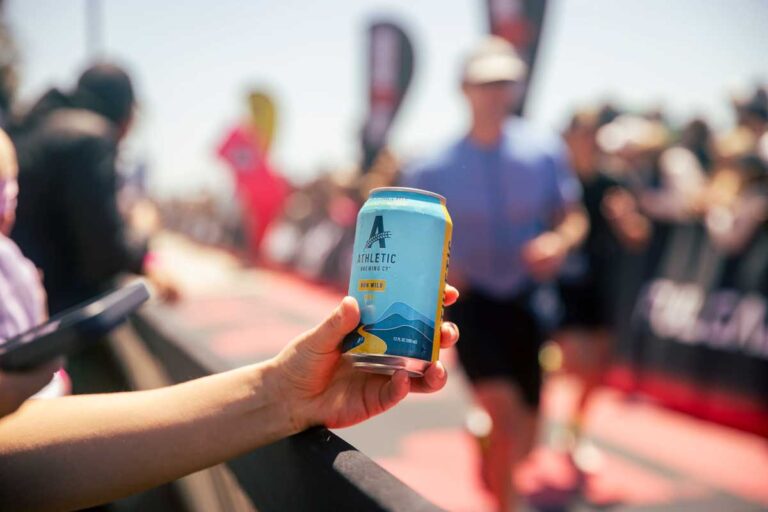 Como a Athletic Brewing se Tornou a Cerveja para Quem Tem Coisas para Fazer Amanhã