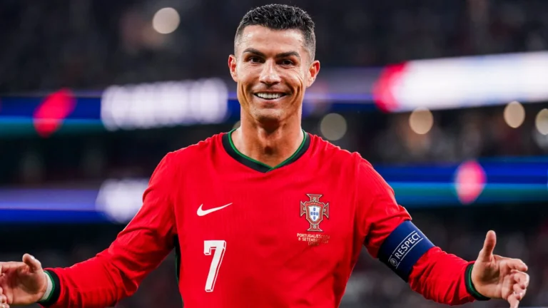Cristiano Ronaldo entra no jogo dos clubes privados