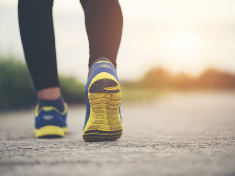 Menos de 7 mil passos por dia: a nova fronteira na prevenção do Alzheimer