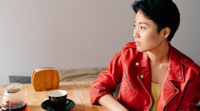 Novo estudo revela: danos metabólicos na juventude já deixam marcas no cérebro