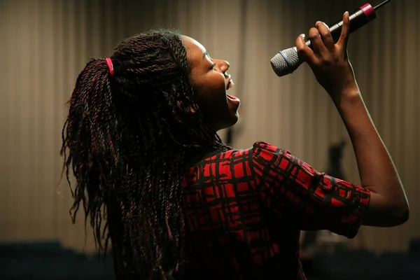 Como o canto pode ser sua nova terapia para corpo e mente?