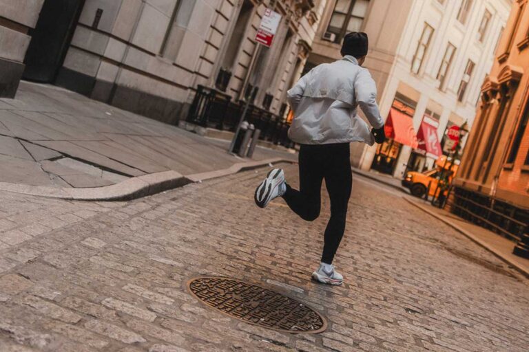 MILER RUNNING apresenta coleção Winter 2025 focada na realidade do inverno urbano