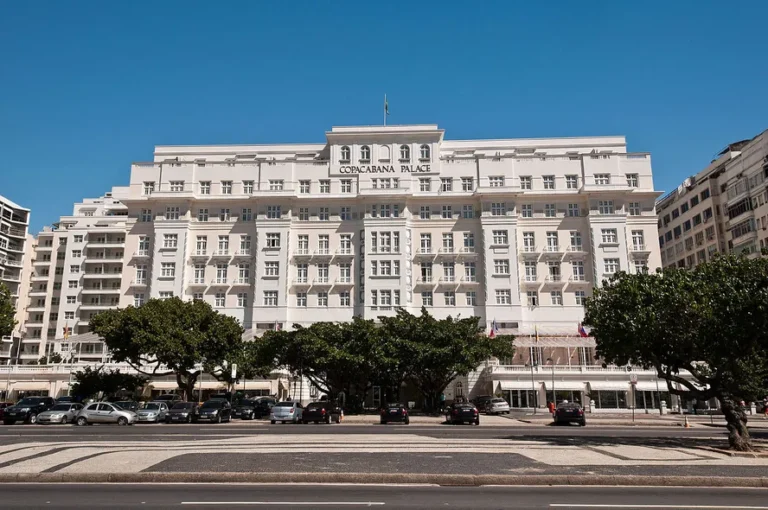 Por que o Copacabana Palace está abandonando a escala 6×1?
