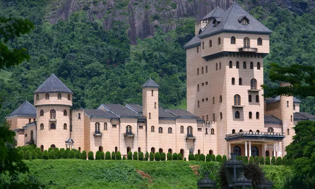 Transplante capilar com vibe de realeza? A nova aposta do mercado de wellness.