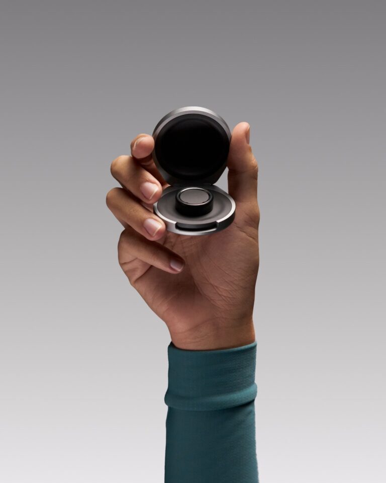 Novo charging case da Oura prioriza continuidade de dados de saúde