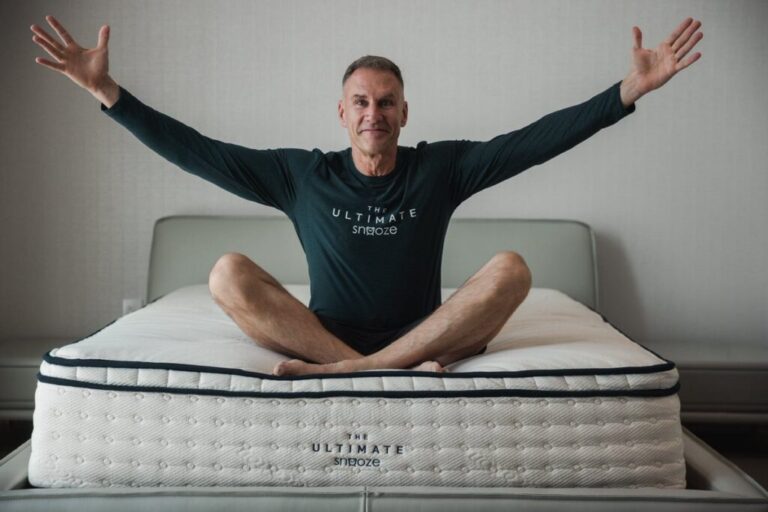 O especialista em longevidade Gary Brecka lança colchão orgânico com rastreamento de sono embutido