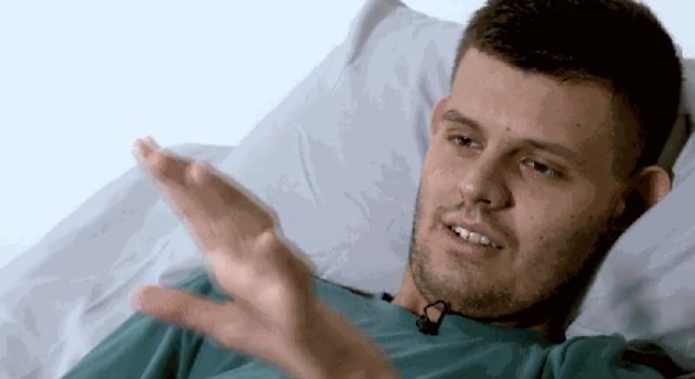 Jovem tetraplégico recupera movimentos no Brasil