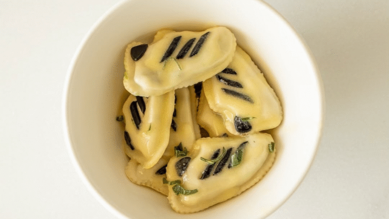 Adidas cria macarrão em formato de tênis para ajudar atletas a se recuperarem