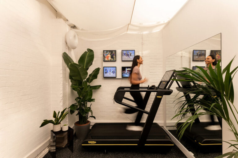 Foi aberto o primeiro clube social de longevidade de Londres