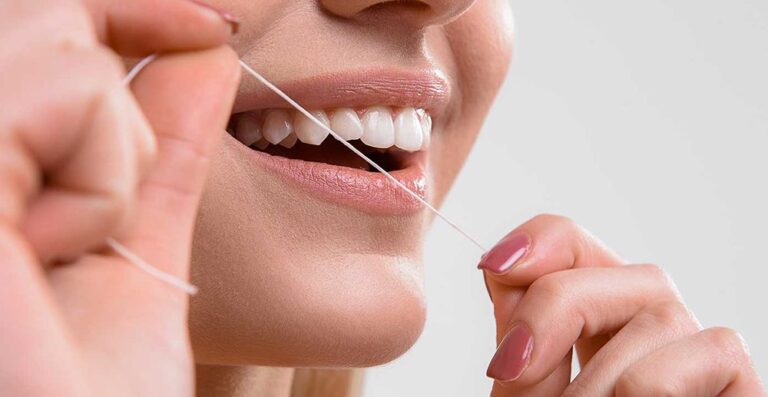 Uso de fio dental pode ajudar a reduzir o risco de AVC