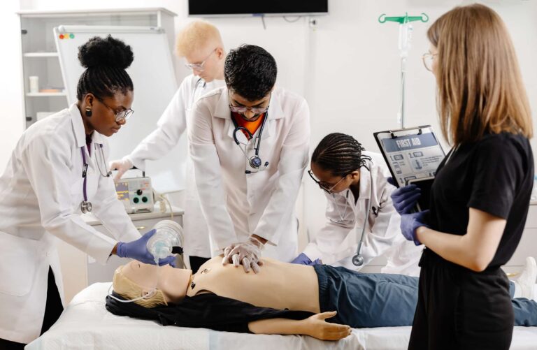 Governo Federal suspende edital que aumentaria vagas de medicina