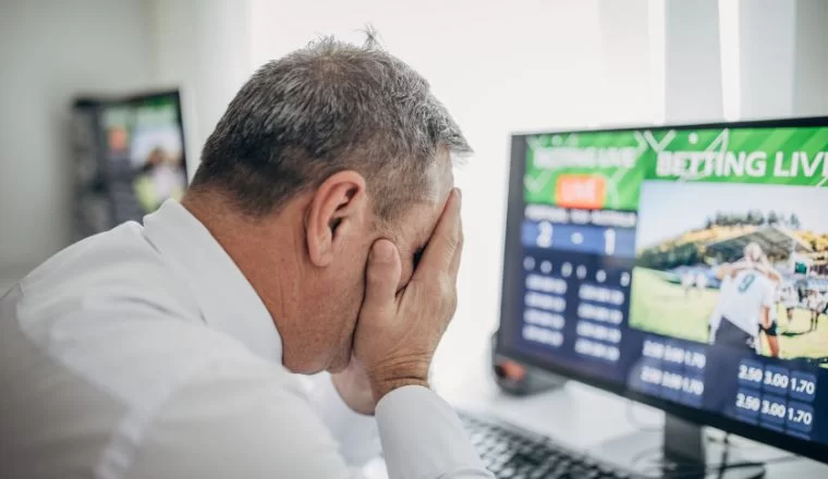 SUS cria atendimento online para adultos com vício em jogos e apostas