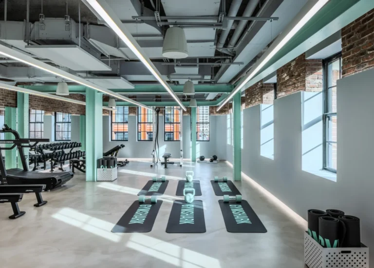 Gymshark anuncia sua primeira academia após 13 anos vendendo só roupas