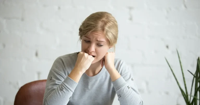 Vivemos em um tempo em que o corpo está constantemente ativado, mesmo quando aparentemente tudo está sob controle.
