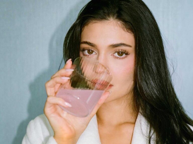 Kyllie Jenner lança bebida com ácido hialurônico para cuidar da pele