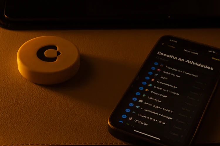 Brasileiros criam o primeiro dispositivo contra vício em telas do país