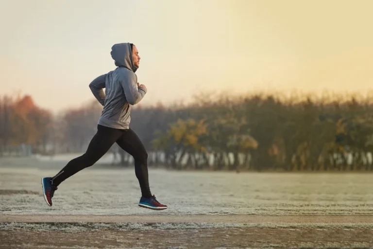 Treinar no frio queima até 83% de gordura a mais do que treinar no calor