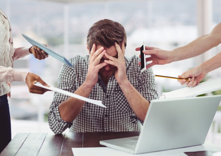 Afastamentos por burnout cresceram mais de 800% nos ultimos 4 anos