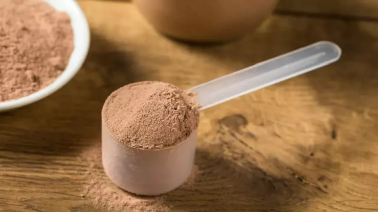 O whey ficou caro e a boa notícia é que você não precisa dele