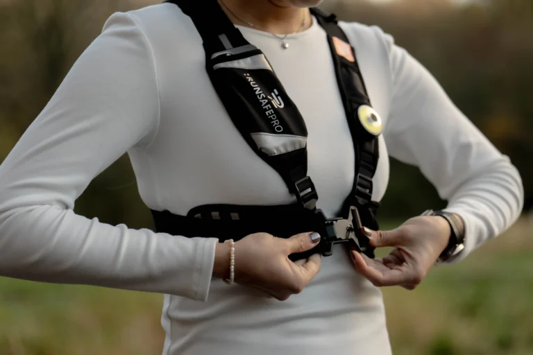 Um colete inteligente viralizou na Holanda por proteger mulheres que correm na rua