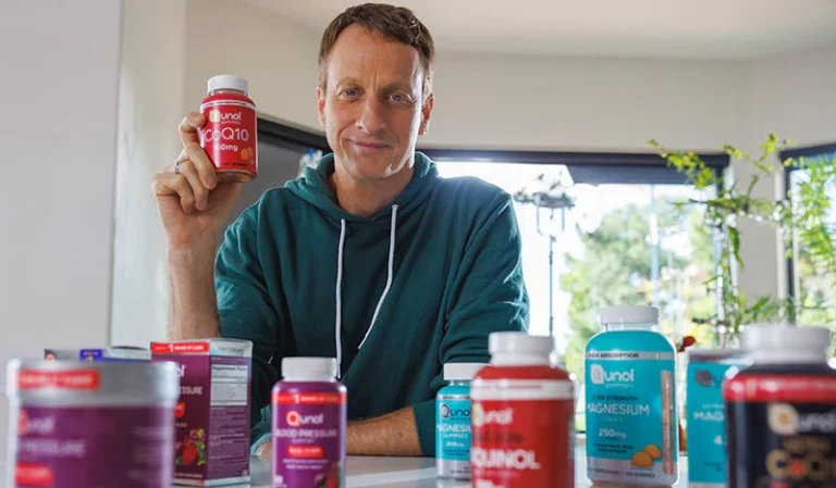 Tony Hawk entra no wellness com nova linha de suplementos para recuperação e sono