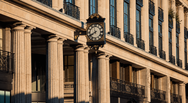 Londres exportou para o mundo um jeito de tratar o bem-estar como experiência completa, e agora esse conceito britânico desembarca em São Paulo
