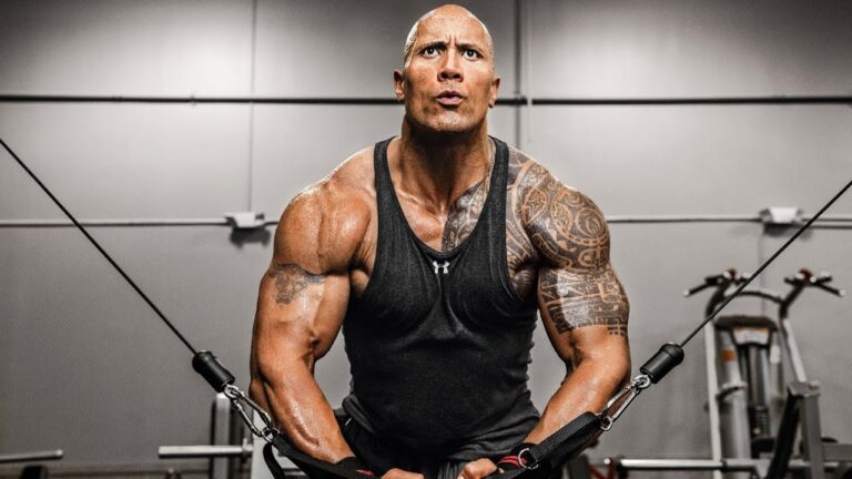The Rock viraliza depois de aparecer treinando em academia brasileira