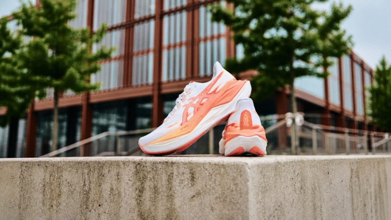 ASICS revela novo tênis desenhado para quem acorda cedo e corre durante o nascer do sol
