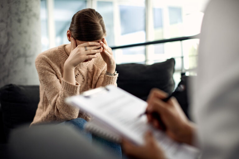 15,6 milhões de jovens brasileiros convivem com um transtorno mental, e a conta começa aos 5 anos