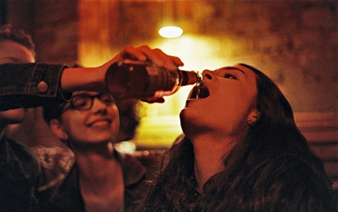 Beber álcool na adolescência afeta a maturação do cérebro e deixa marcas até a vida adulta