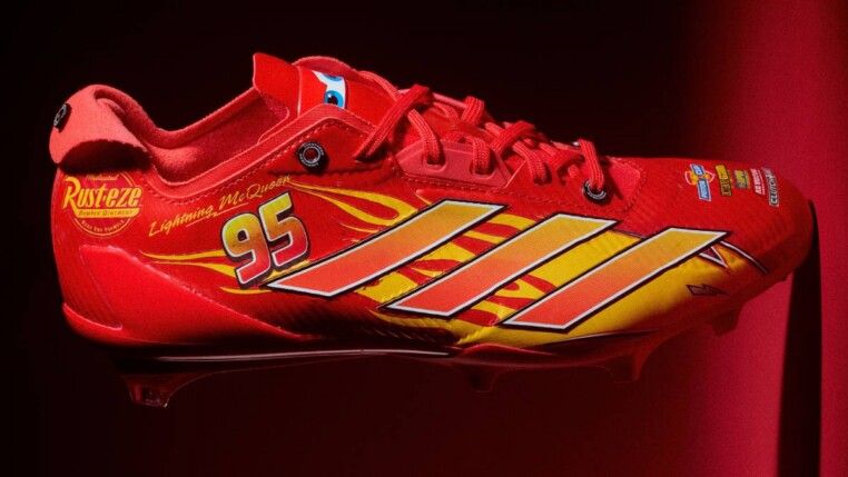 Adidas se junta com a Pixar e lança chuteiras inspiradas no filme “carros”