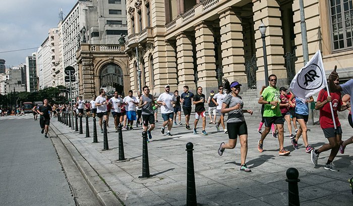 Sai o bar, entra o clube de corrida: o novo ponto de encontro da Geração Z
